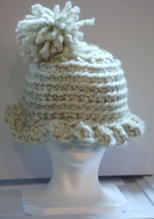 hat04.JPG (32258 bytes)